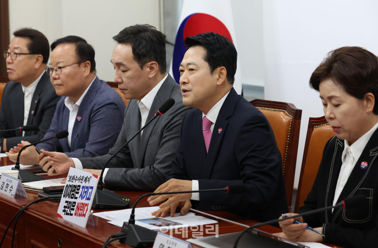 장동혁 국민의힘 대표가 6일 서울 여의도 국회에서 열린 최고위원회의에서 모두발언을 하고 있다. (사진=노진환 기자)