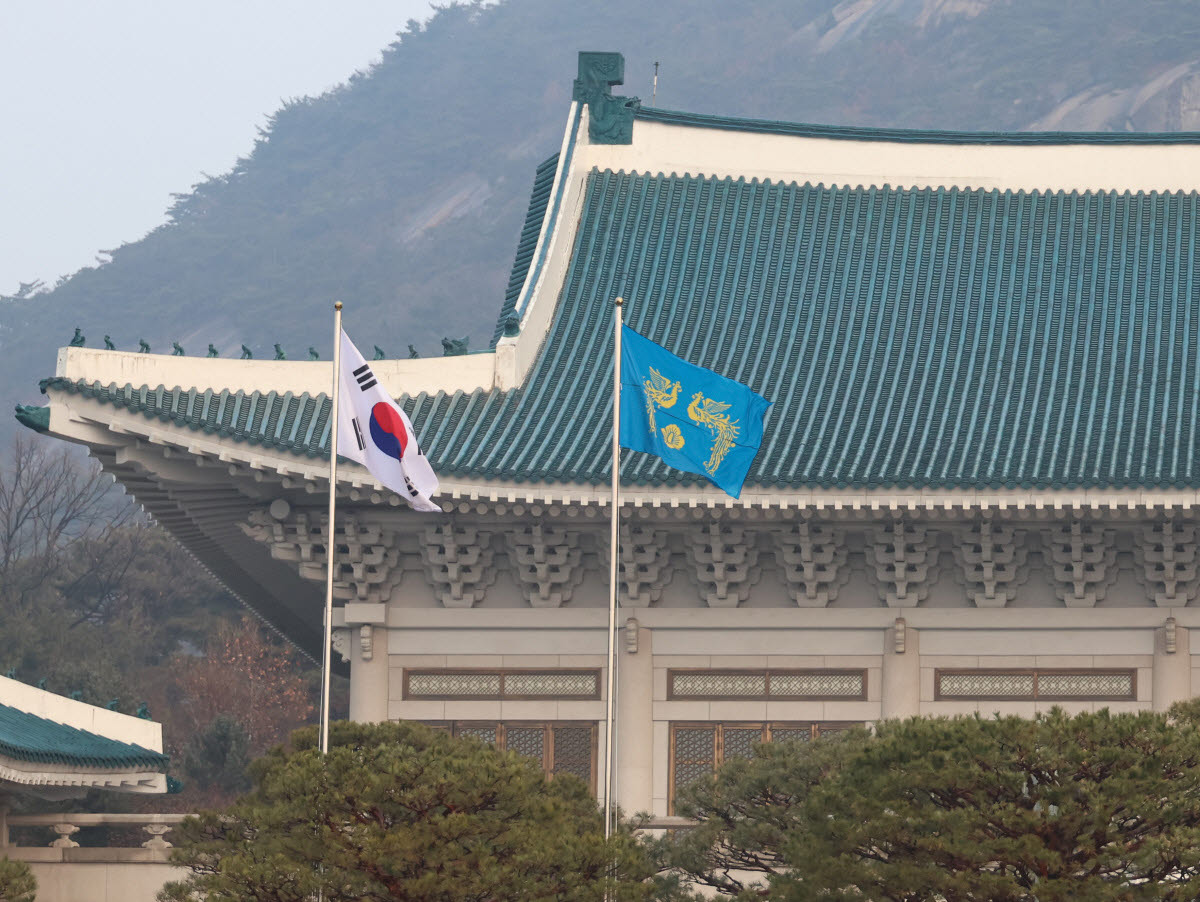 다시 펄럭이는 청와대 봉황기(서울=연합뉴스)