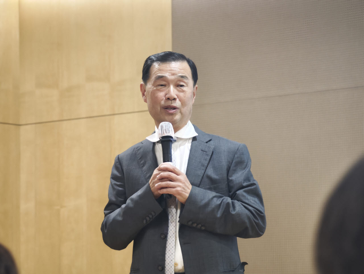 박동현 메지온 회장(대표이사)이 지난 4일 여의도 금융투자교육원에서 열린 기업설명회에서 발언하고 있다. (사진=김지완 기자)