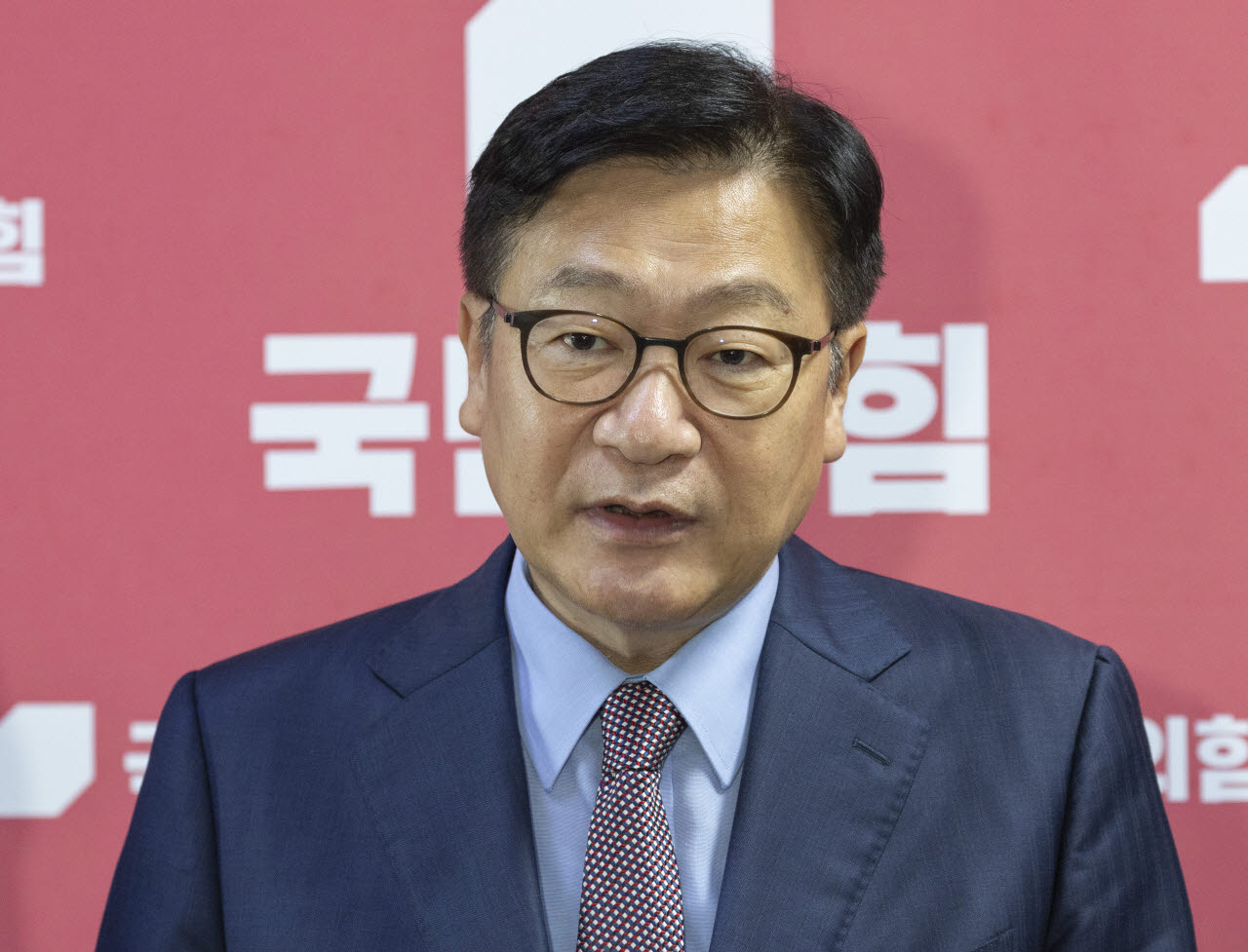 '검찰 보완수사권 완전폐지 법안(형사소송법 개정안)'이 여당 주도로 국회 본회의를 통과한 지난달 30일 오후, 정점식 국민의힘 원내대표가 국회에서 형소법 개정안 통과 관련 입장을 밝히고 있다. (사진=연합뉴스)