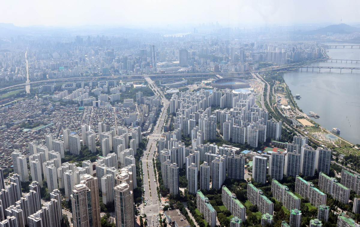 지난 3일 서울 송파구 롯데월드타워에서 바라본 강남3구 아파트 모습. (사진=연합뉴스)