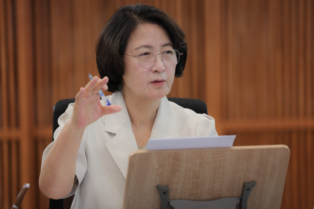 반도체 초격차 전략회의를 주재하고 있는 추미애 경기도지사.(사진=경기도)