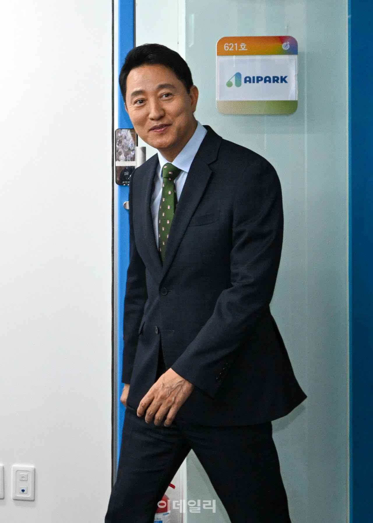 [포토] 오세훈, 청년 AI 콘텐츠 제작 업체 방문
