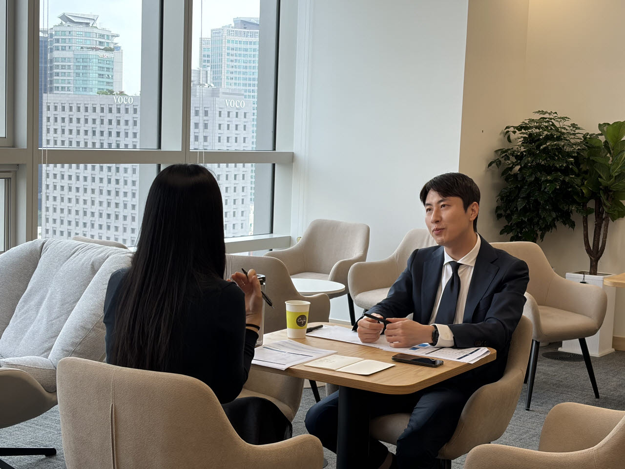 청년재무상담 재무코치가 상담을 진행하고 있다.(사진=서민금융진흥원)