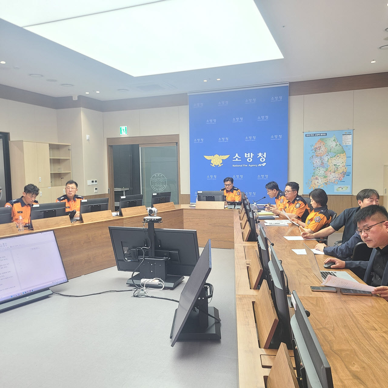 평택 위험물 저장시설 화재와 관련해 소방청에서 상황판단 회의가 진행 중인 모습.(사진=소방청)