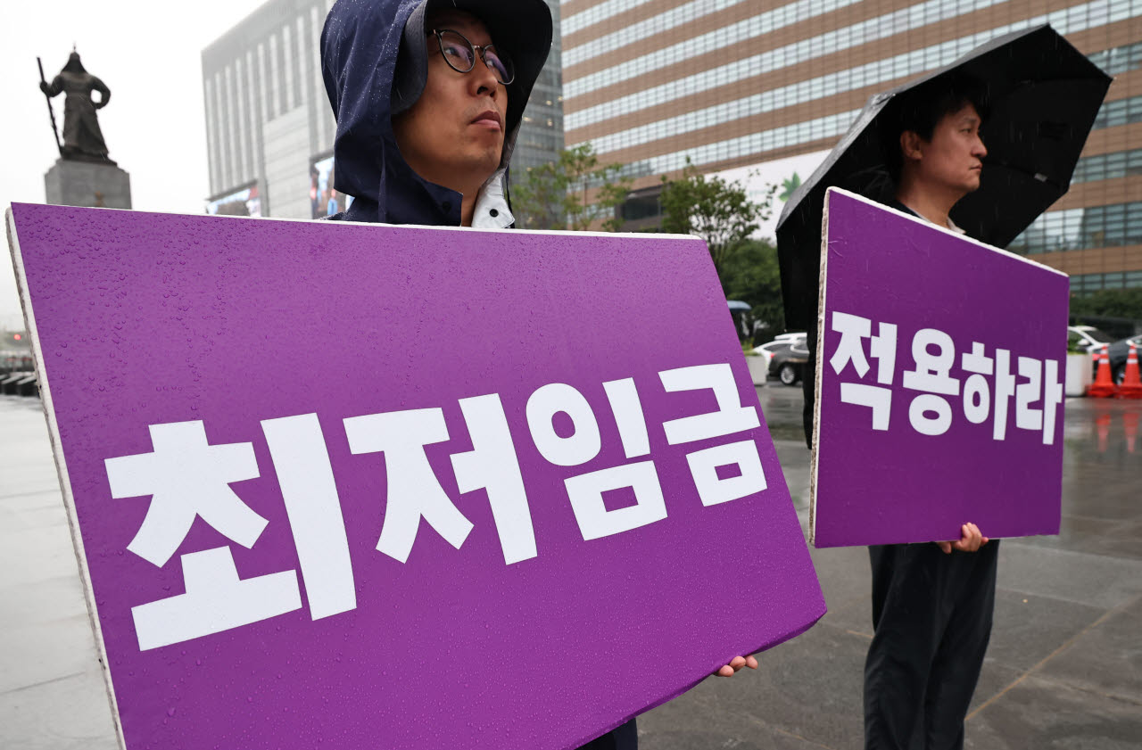지난해 국내 임금근로자 12.4%인 277만명이 법정 최저임금 미만을 받은 것으로 조사됐다. (사진=연합뉴스)