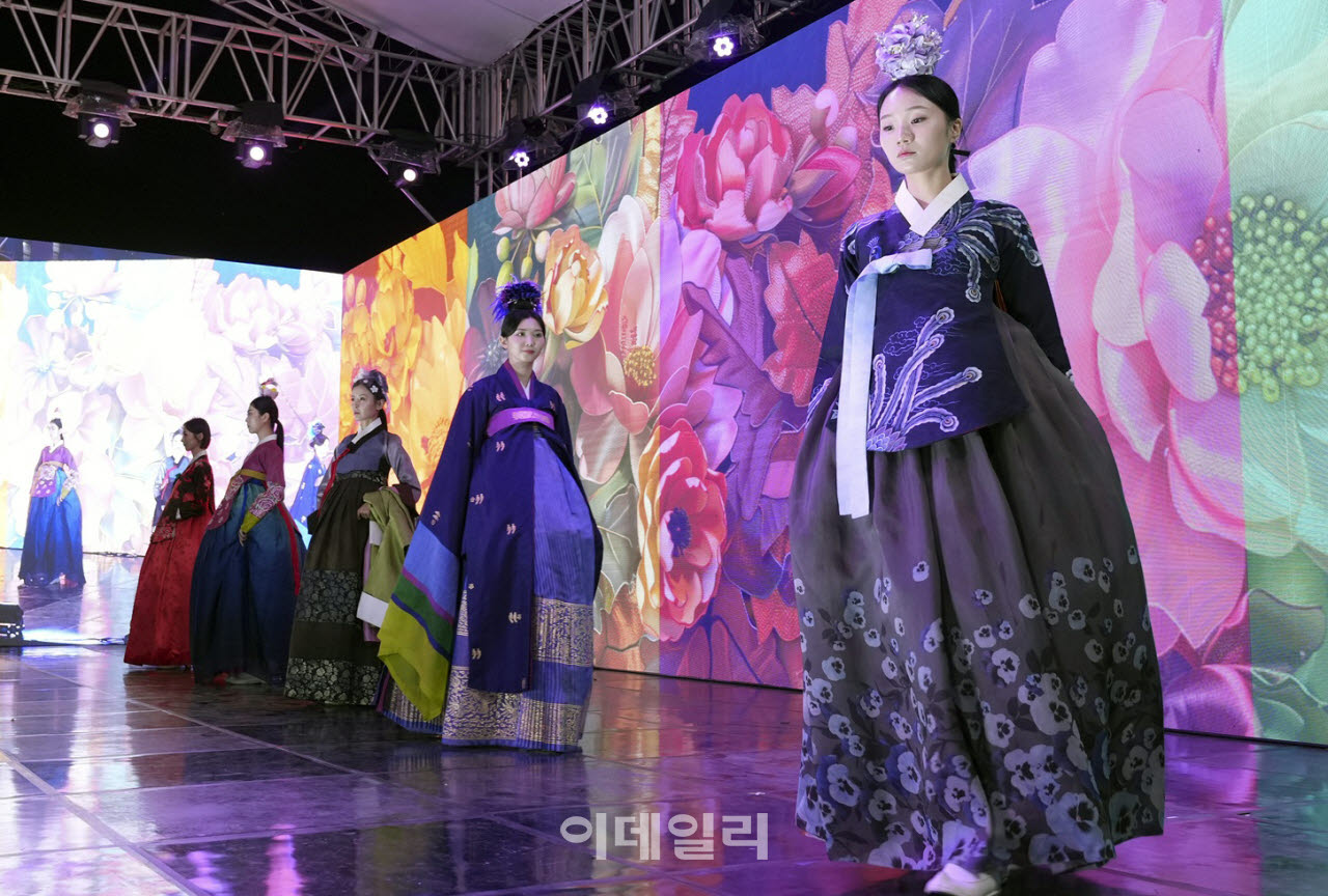 [포토] 종로구, 한복뽐내기대회 반려동물 등 참가자 모집