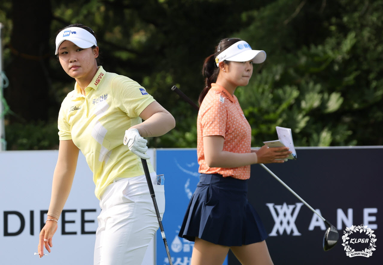 왼쪽부터 김민솔과 서교림.(사진=KLPGA 제공)