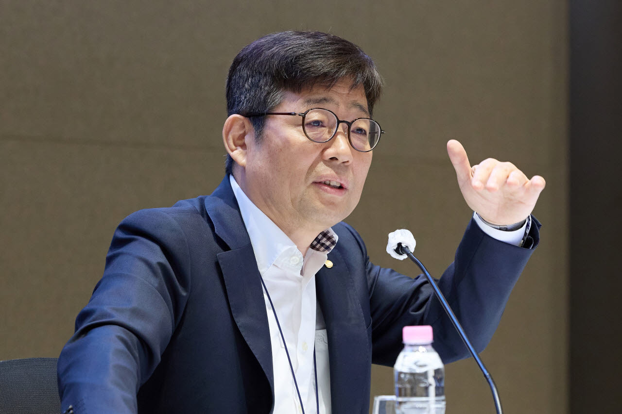 유상대 한국은행 부총재가 11일 오전 서울시 중구 한국은행에서 열린 기자간담회에서 질문에 답하고 있다. (사진= 한국은행)