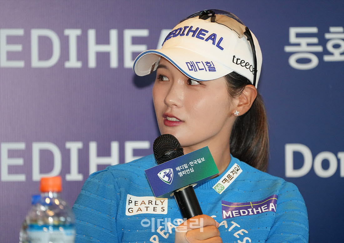 12일 경기도 포천시에 위치한 몽베르CC(파72.예선 6,713yds, 본선 6,713 yds)에서 '메디힐 한국일보 챔피언십'에서 박현경(메디힐)이 공식 인터뷰하고 있다.