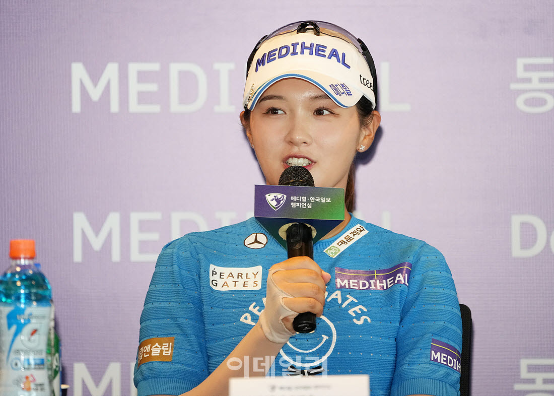 12일 경기도 포천시에 위치한 몽베르CC(파72.예선 6,713yds, 본선 6,713 yds)에서 '메디힐 한국일보 챔피언십'에서 박현경(메디힐)이 공식 인터뷰하고 있다.