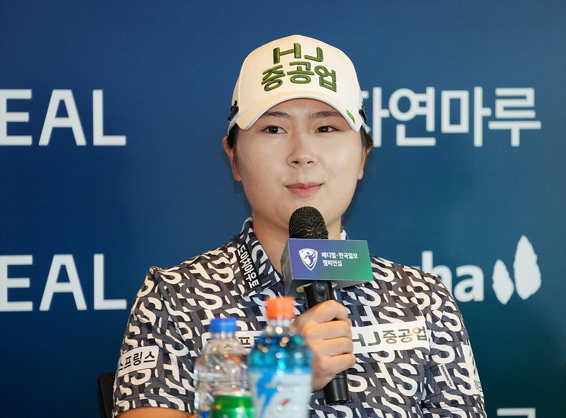 12일 경기도 포천시에 위치한 몽베르CC(파72.예선 6,713yds, 본선 6,713 yds)에서 '메디힐 한국일보 챔피언십'에서 홍정민(HJ중공업)이 공식 인터뷰하고 있다.