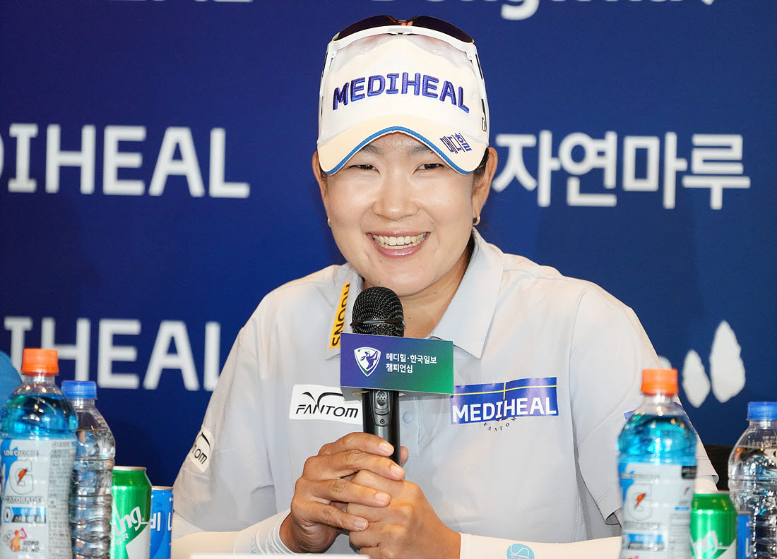 12일 경기도 포천시에 위치한 몽베르CC(파72.예선 6,713yds, 본선 6,713 yds)에서 '메디힐 한국일보 챔피언십'에서 김아림(메디힐)이 공식 인터뷰하고 있다.