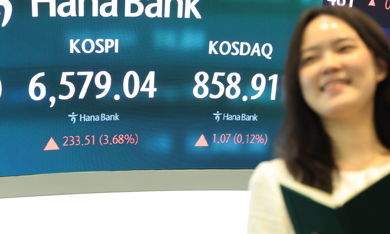 하나은행 딜링룸.(사진=연합뉴스)