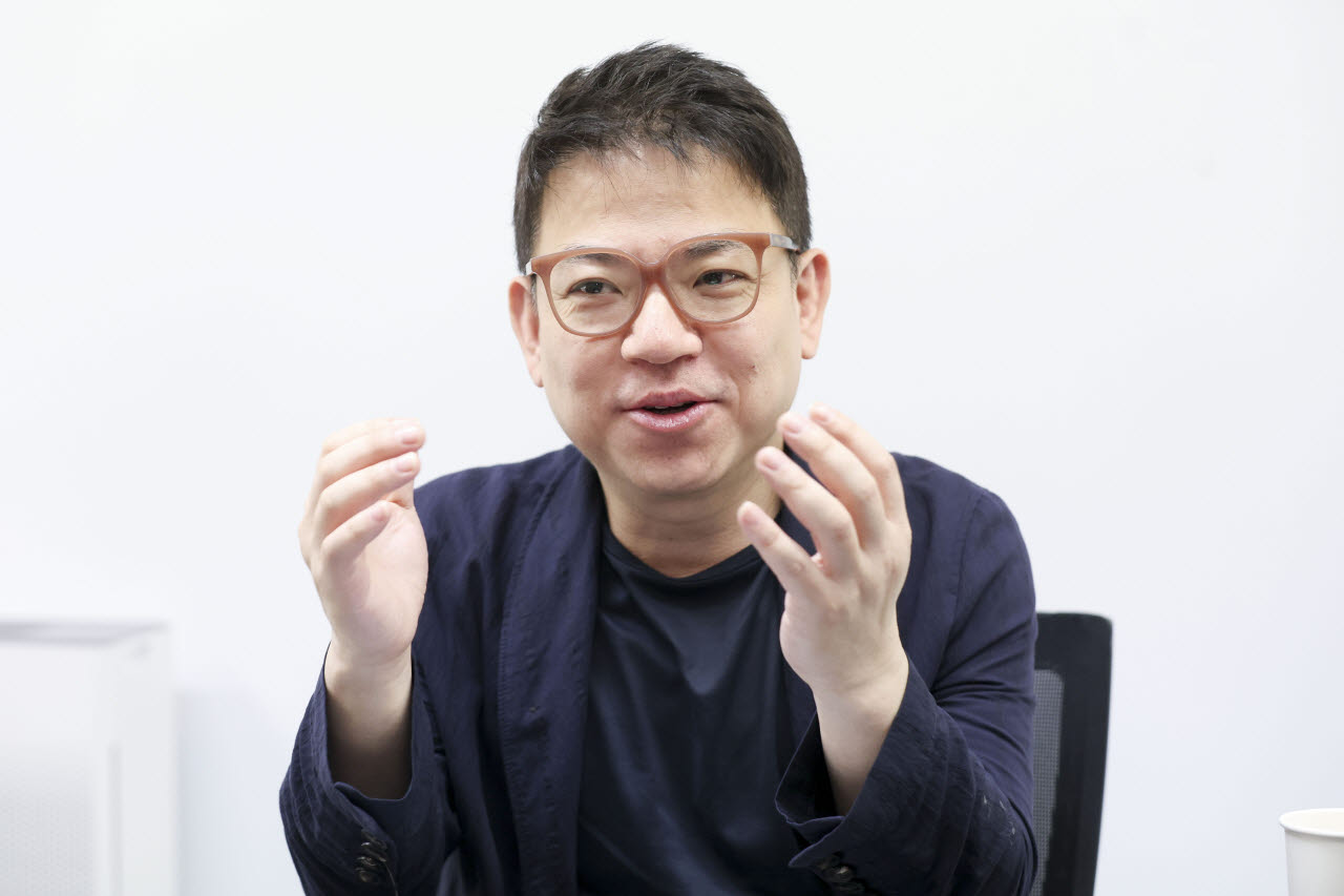 '사랑의 하츄핑: 고래보석의 전설'로 돌아온 김수훈 감독 겸 SAMG엔터테인먼트 대표가 이데일리와 인터뷰 중인 모습.(사진=이영훈 기자)