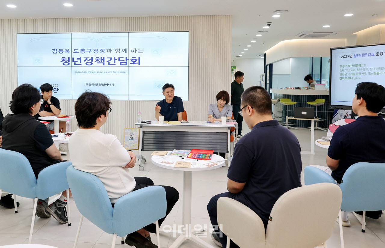 [포토] 청년들과 소통하는 김동욱 도봉구청장