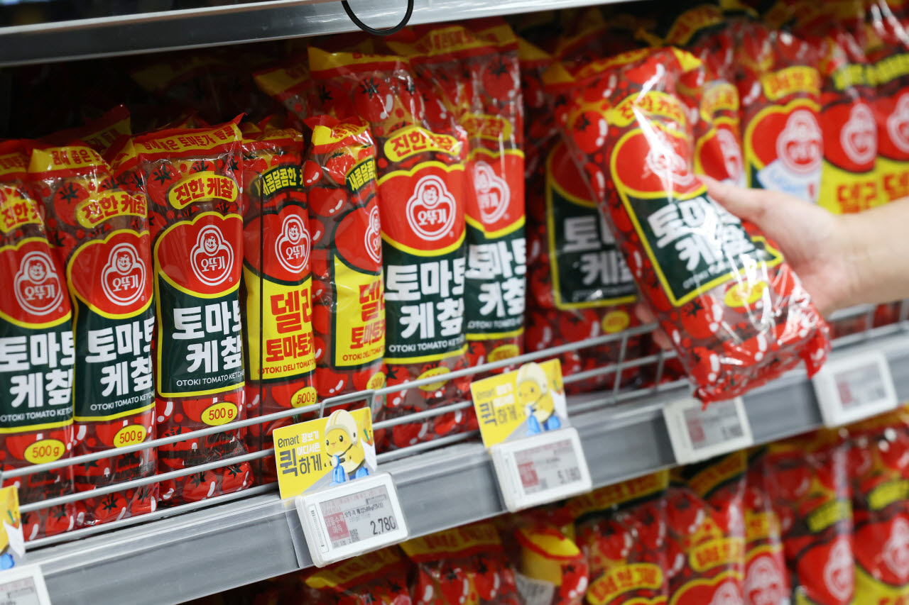 서울의 한 대형마트에 진열된 오뚜기 상품들. (사진=연합뉴스).