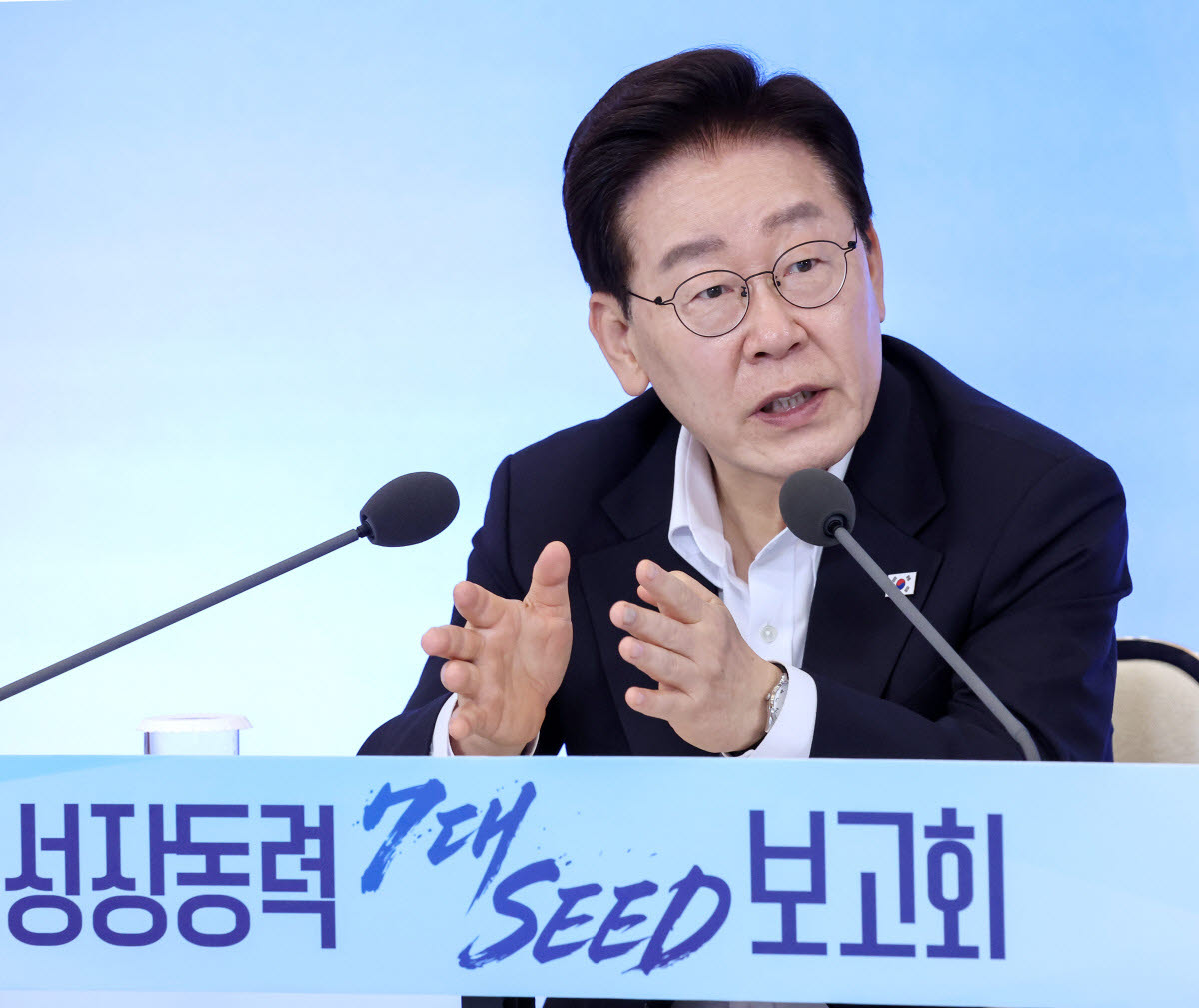 이재명 대통령이 12일 청와대에서 열린 미래성장동력 '7대 SEED' 보고회에서 발언하고 있다.(사진=연합뉴스)