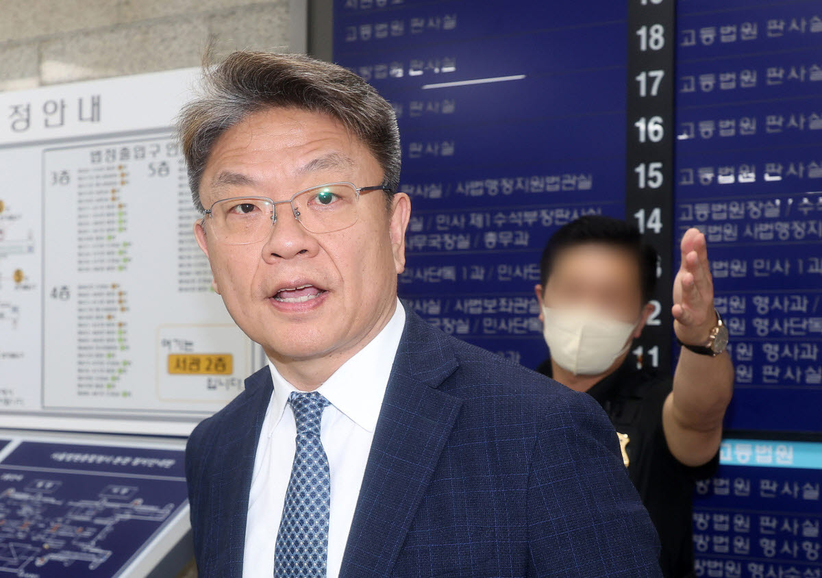 고(故) 채수근 상병(당시 일병) 순직 사건 기밀 누출 의혹과 관련해 이시원 전 대통령실 공직기강비서관이 지난달 15일 서울 서초구 서울중앙지방법원에서 열린 구속 전 피의자 심문(영장실질심사)에 출석하고 있다. (사진=공동취재)