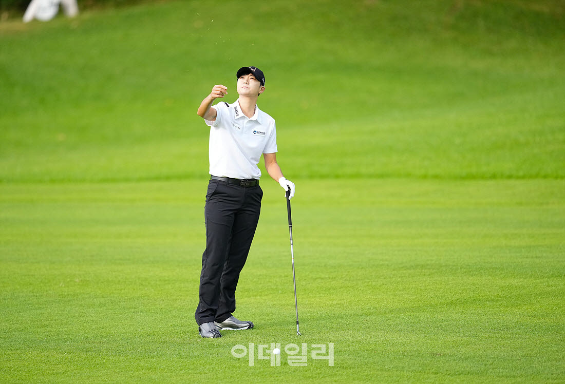 '메디힐 한국일보 챔피언십' 1라운드 10번홀에서 박성현이 경기를 치르고 있다.