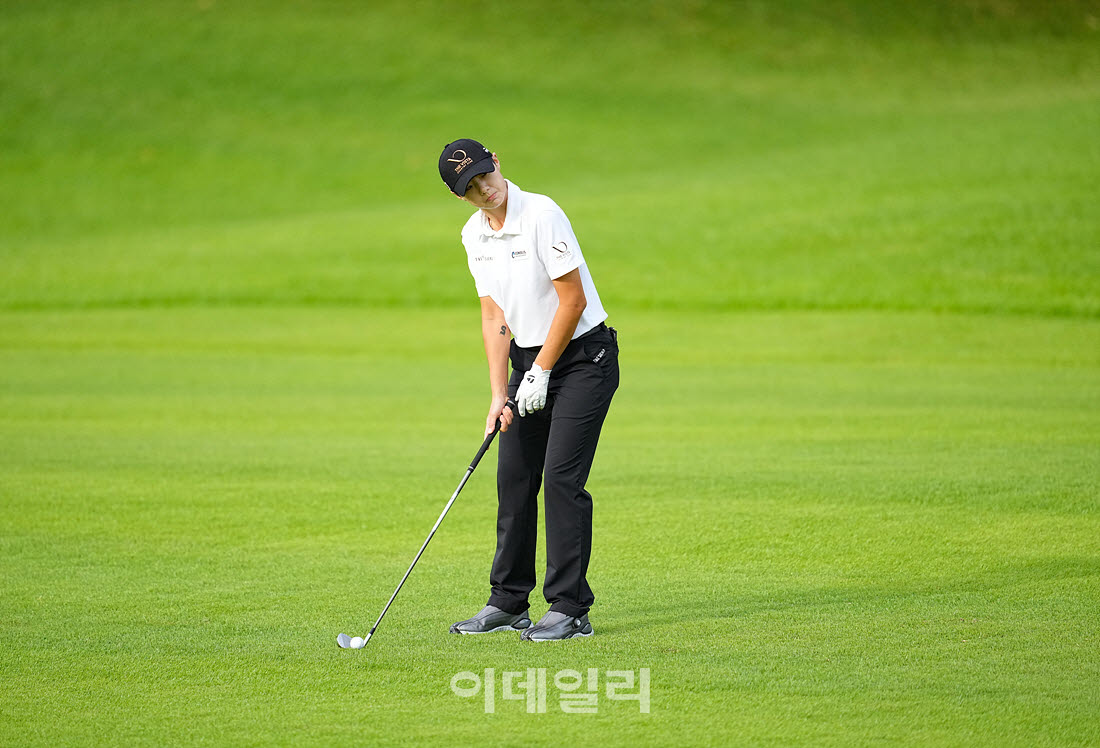 '메디힐 한국일보 챔피언십' 1라운드 10번홀에서 박성현이 경기를 치르고 있다.