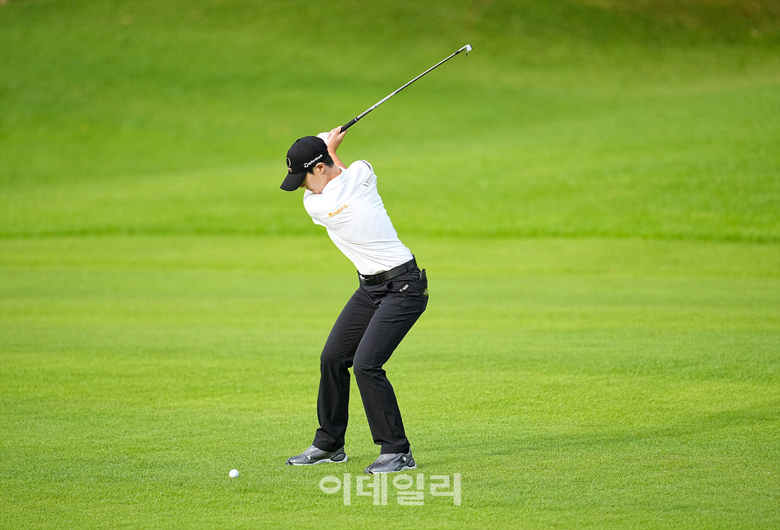 '메디힐 한국일보 챔피언십' 1라운드 10번홀에서 박성현이 경기를 치르고 있다.