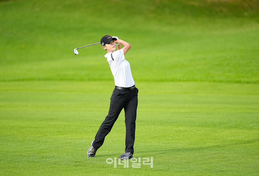 '메디힐 한국일보 챔피언십' 1라운드 10번홀에서 박성현이 경기를 치르고 있다.
