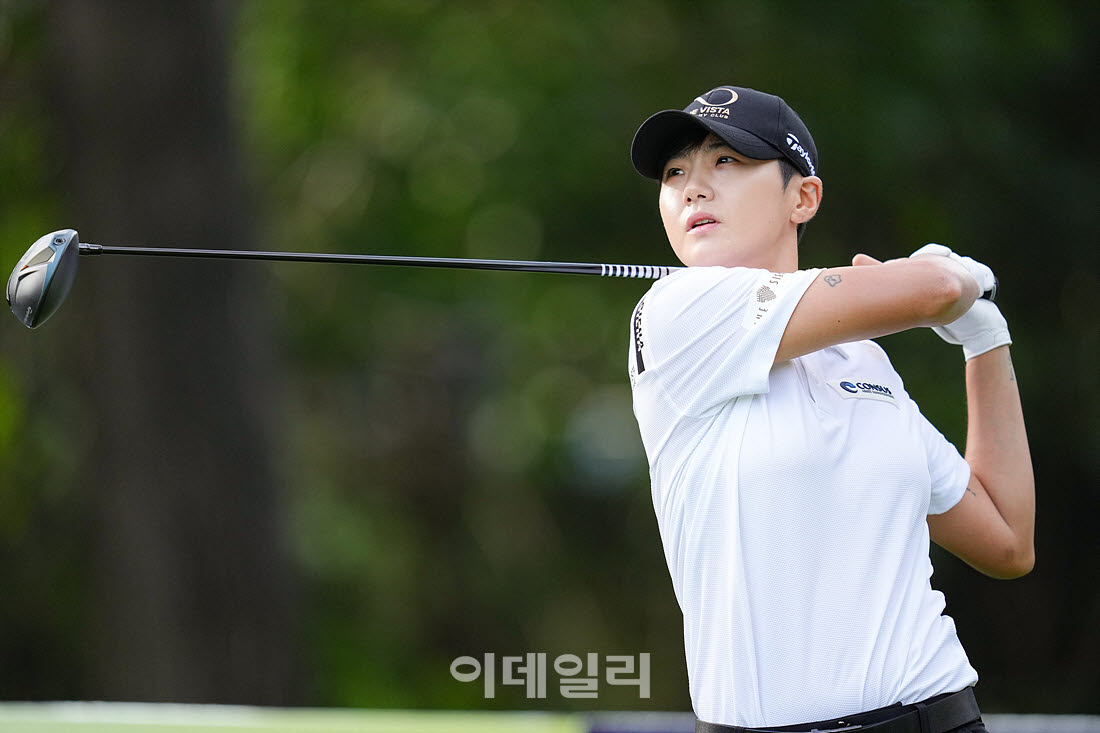 '메디힐 한국일보 챔피언십' 1라운드 11번홀에서 박성현이 경기를 치르고 있다.
