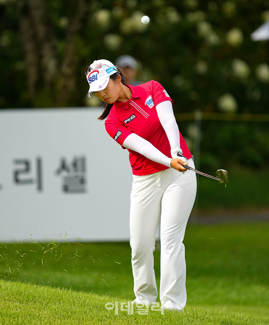 13일 경기도 포천시에 위치한 몽베르CC(파72.예선 6,713yds, 본선 6,713 yds)에서 '메디힐 한국일보 챔피언십' 1라운드 9번홀에서 김지윤(SBI저축은행)이 경기를 치르고 있다.