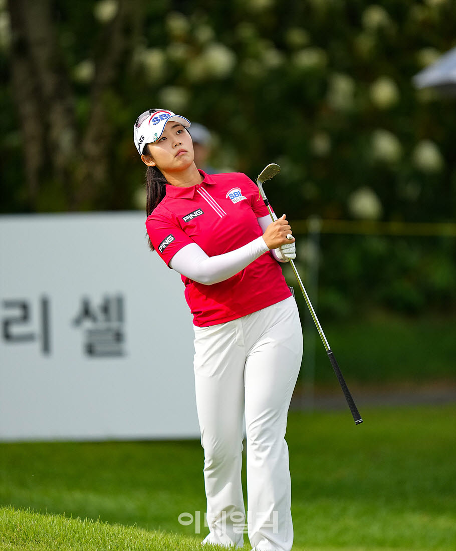 13일 경기도 포천시에 위치한 몽베르CC(파72.예선 6,713yds, 본선 6,713 yds)에서 '메디힐 한국일보 챔피언십' 1라운드 9번홀에서 김지윤(SBI저축은행)이 경기를 치르고 있다.