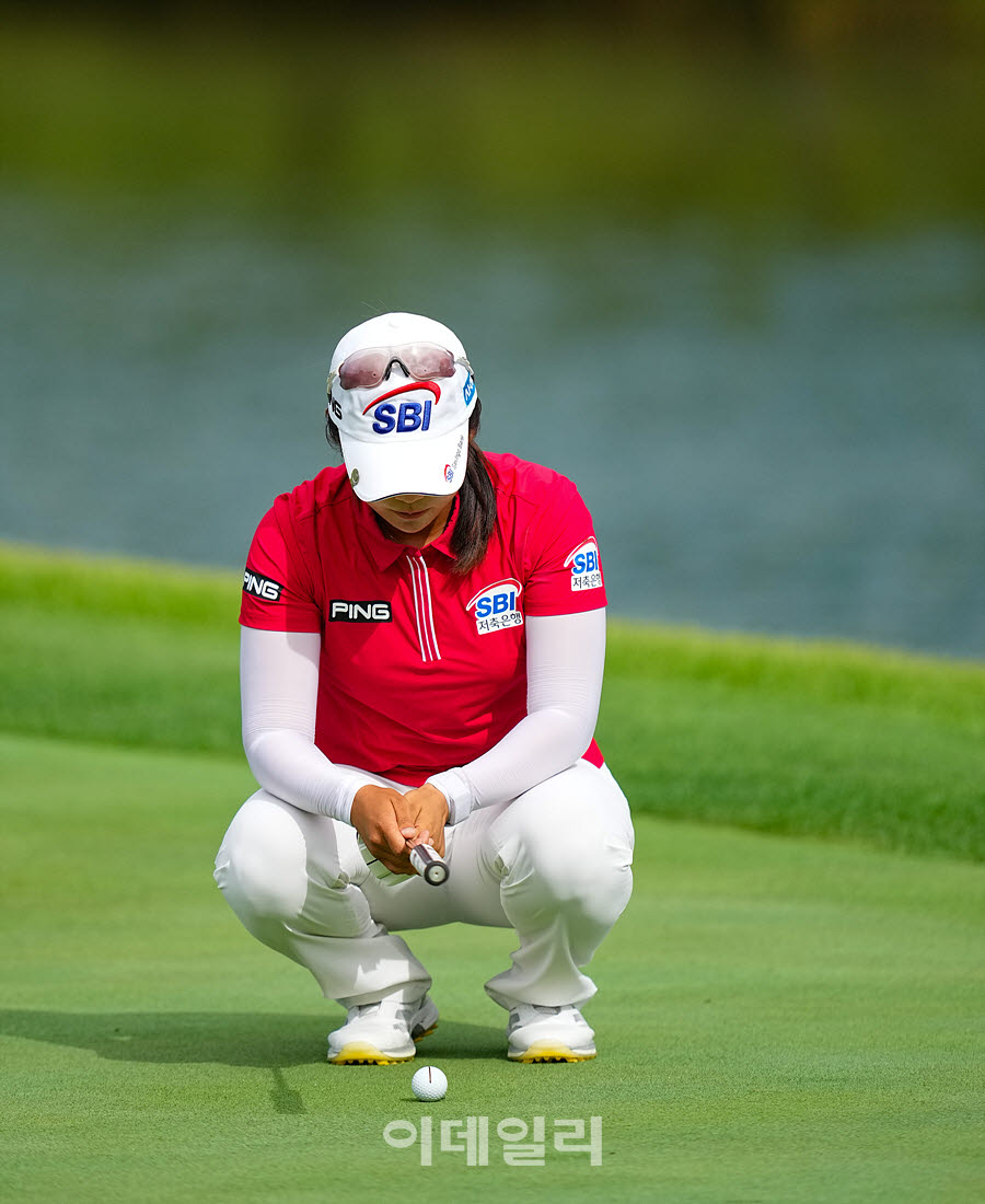 13일 경기도 포천시에 위치한 몽베르CC(파72.예선 6,713yds, 본선 6,713 yds)에서 '메디힐 한국일보 챔피언십' 1라운드 9번홀에서 김지윤(SBI저축은행)이 경기를 치르고 있다.