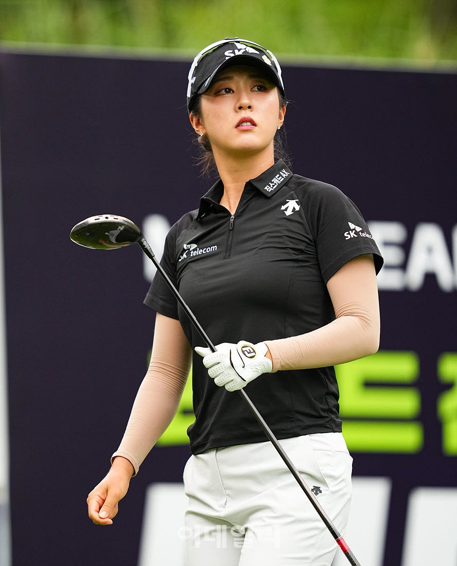 '메디힐 한국일보 챔피언십' 1라운드 18번홀에서 김재희(SK텔레콤)가 경기를 치르고 있다.