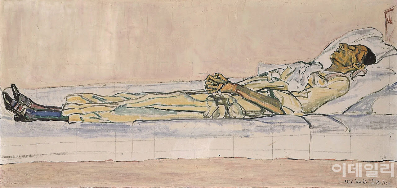 페르디난트 호들러의 ‘임종 후 발랑틴 고데다렐’(1915). 사랑하는 연인이 숨을 거둔 다음 날의 모습이다. 프랑스 파리 출신인 고데다렐은 1908년 호들러를 만나 7년간 연인이자 모델로 그의 곁에 머물렀다. 1913년 암 진단을 받은 뒤 병세가 급격히 악화했고 호들러는 고데다렐이 병상에서 스러져가는 과정과 숨을 거두는 순간, 그 직후까지 수십 점의 드로잉과 유화로 기록했다. 병마와 임종 과정을 집요할 정도로 솔직하게 기록한, 미술사에서도 이례적인 작업으로 꼽힌다. 캔버스에 유채, 60×124㎝. 졸로투른미술관(스위스 졸로투른) 소장.