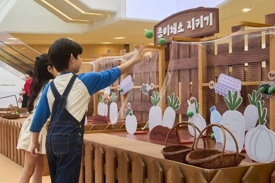 스타필드 고양에서 진행 중인 ‘페이퍼 가든: 좋은 종이 텃밭’ 팝업 모습. (사진=신세계프라퍼티)