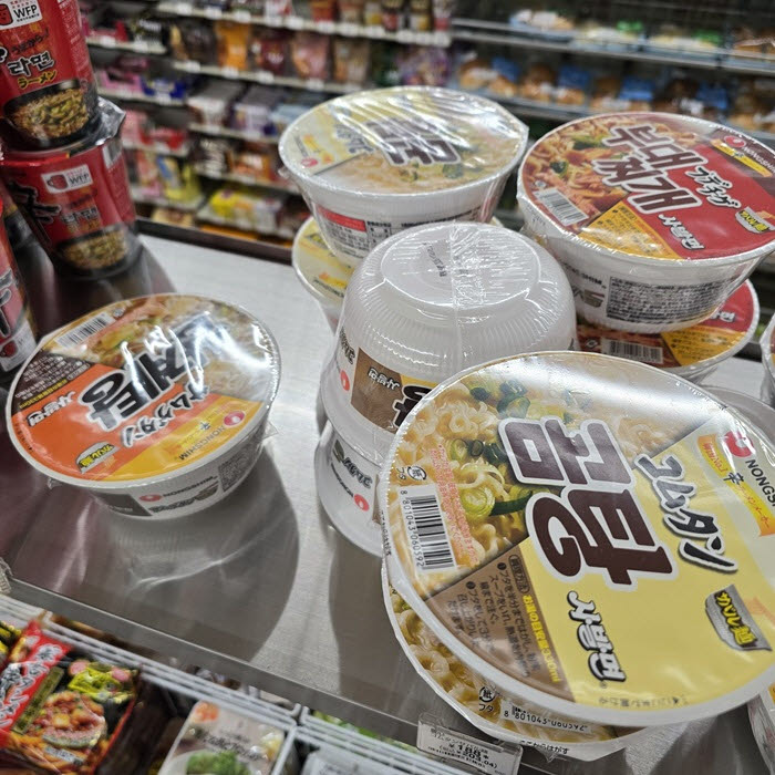 일본의 한 편의점에서 농심의 삼계탕사발면이 진열돼 있다. (사진=독자 제공)