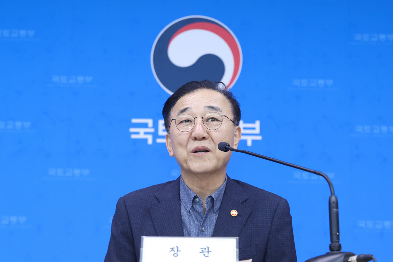 김윤덕 국토교통부 장관이 14일 정부세종청사에서 열린 출입기자단 간담회에서 발언하고 있다. (사진=국토교통부)