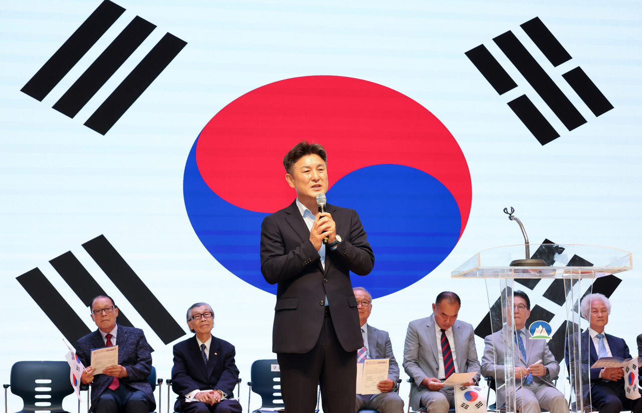 김동욱 도봉구청장이 14일 도봉구청 선인장홀에서 열린 광복절 조찬기도회에서 인사말을 하고 있다. (사진=도봉구)