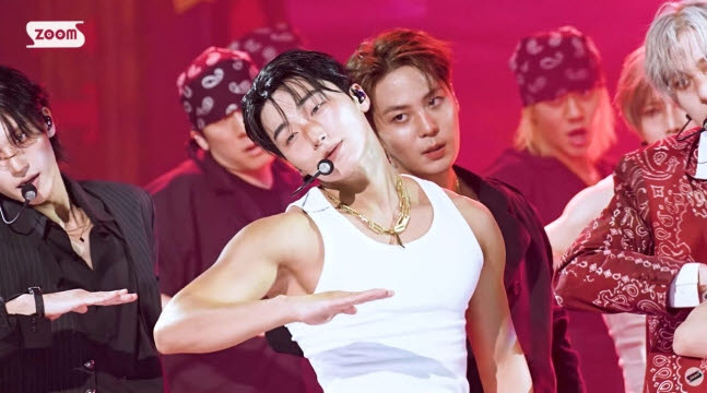 에이티즈의 산이 소화한 '배드' 포인트 안무 구간(사진=유튜브 SBSKPOP ZOOM 채널)