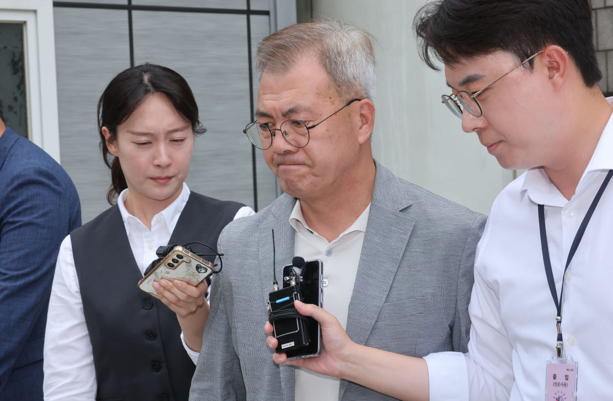 강호필 전 육군 지상작전사령관이 지난달 13일 '내란 가담 의혹'과 관련해 구속 전 피의자 심문(영장실질심사)을 받고 서울 서초구 서울중앙지법을 나서고 있다.(사진=연합뉴스)