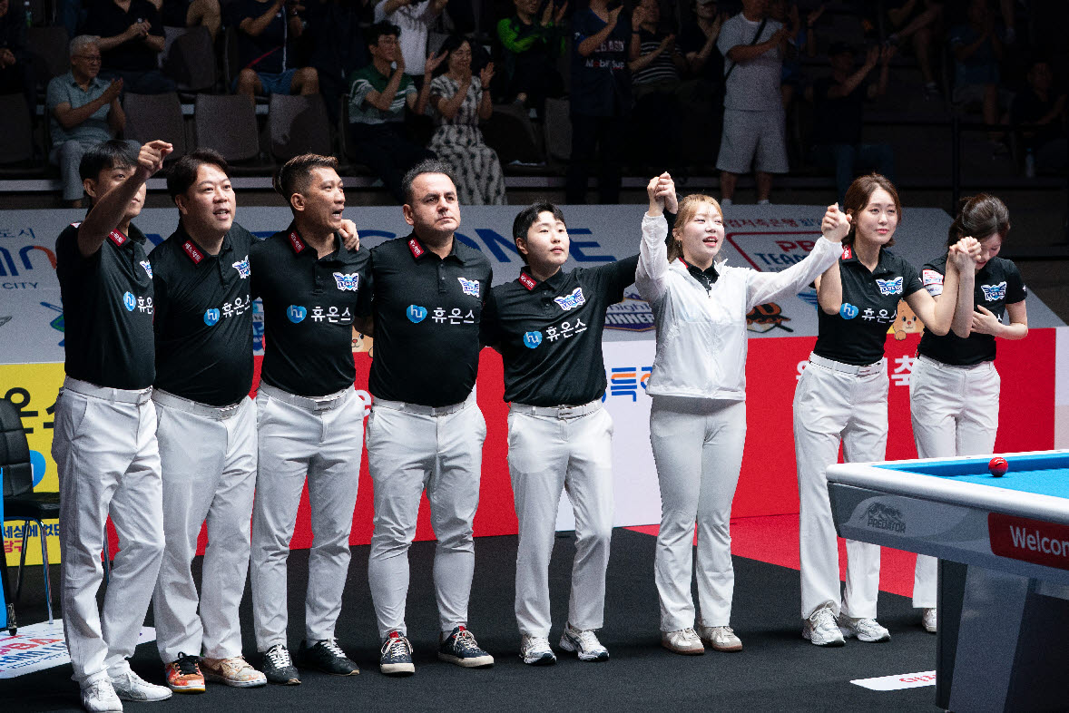 휴온스 선수들이 승리 후 관중들에게 인사를 하고 있다. 사진=PBA