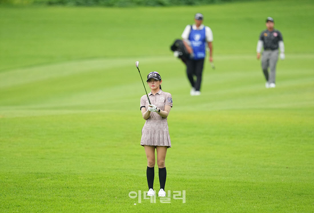 메디힐 한국일보 챔피언십 3라운드 현세린(대방건설) 18번홀에서 경기를 치르고 있다.