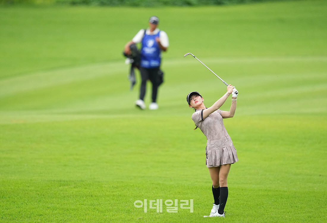 메디힐 한국일보 챔피언십 3라운드 현세린(대방건설) 18번홀에서 경기를 치르고 있다.