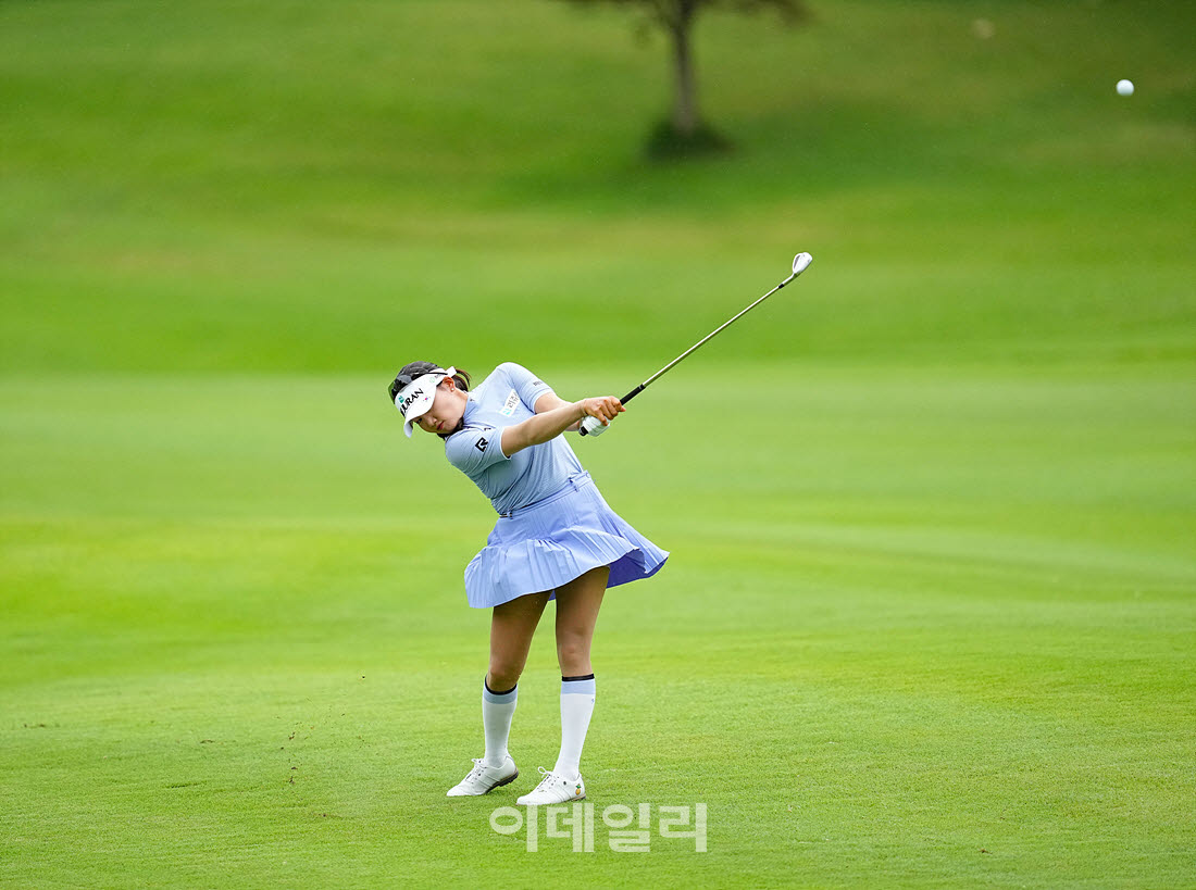 [이데일리 골프IN(포천)=조원범 기자] ‘메디힐 한국일보 챔피언십’ 3라운드 1번홀에서 노승희(리쥬란) 경기를 치르고 있다.