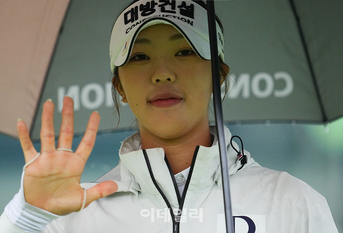 [이데일리 골프IN(포천)=조원범 기자] ‘메디힐 한국일보 챔피언십’ 3라운드 1번홀에서 아마추어 양아연이 경기를 치르고 있다.