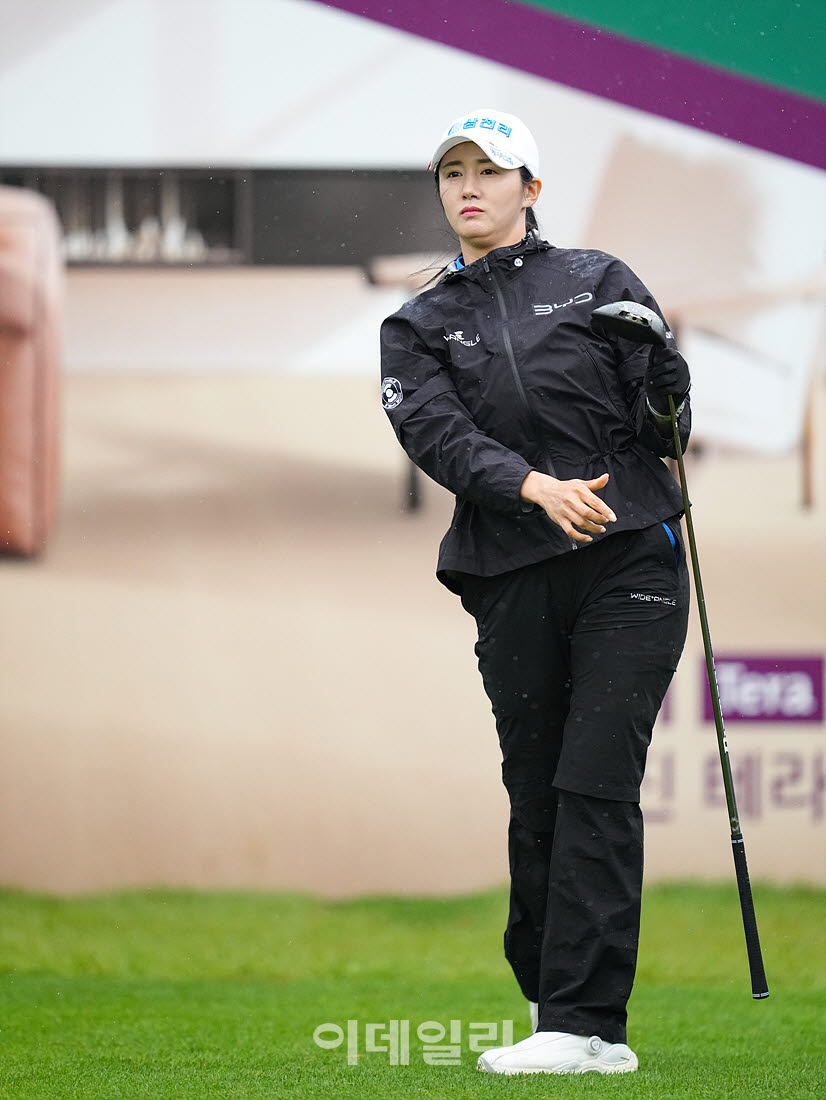 [이데일리 골프IN(포천)=조원범 기자] ‘메디힐 한국일보 챔피언십’ 3라운드 10번홀에서 이세희(삼천리)가 경기를 치르고 있다.