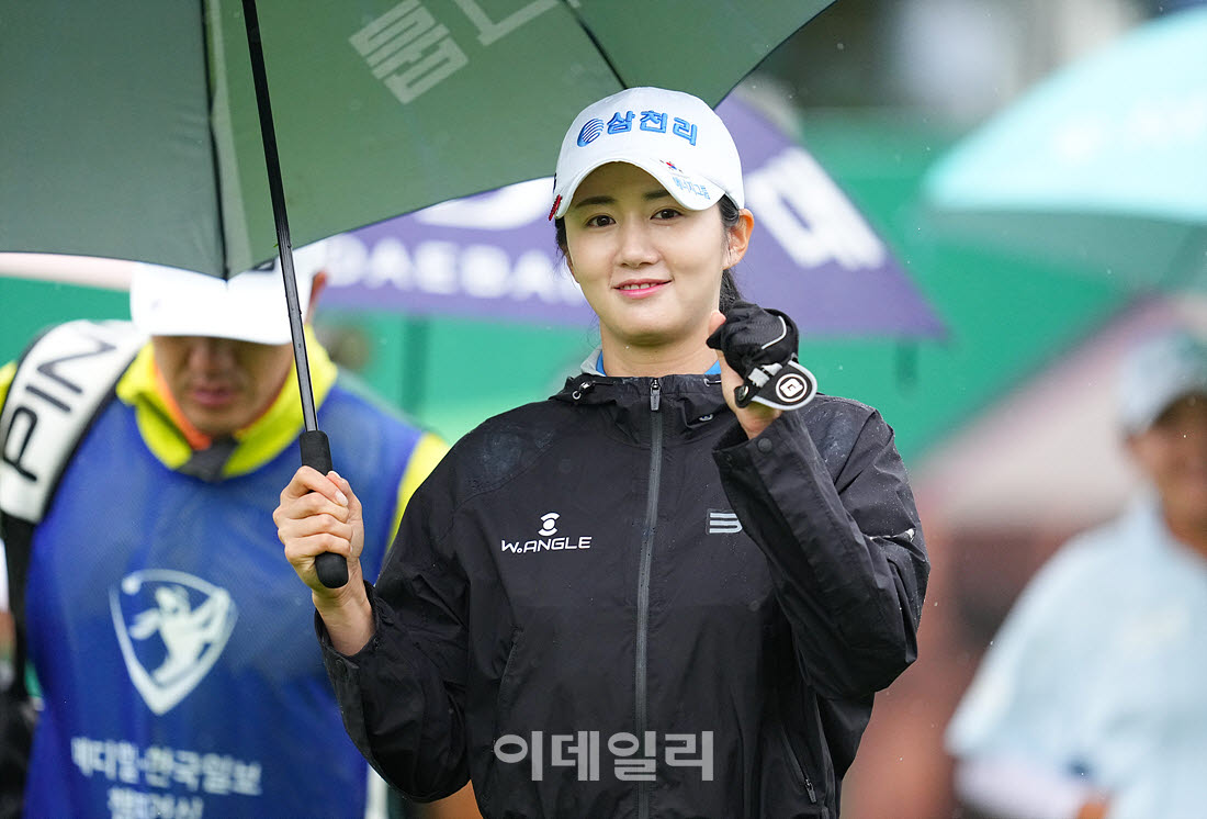[이데일리 골프IN(포천)=조원범 기자] ‘메디힐 한국일보 챔피언십’ 3라운드 10번홀에서 이세희(삼천리)가 출발하고 파이팅하고 있다.