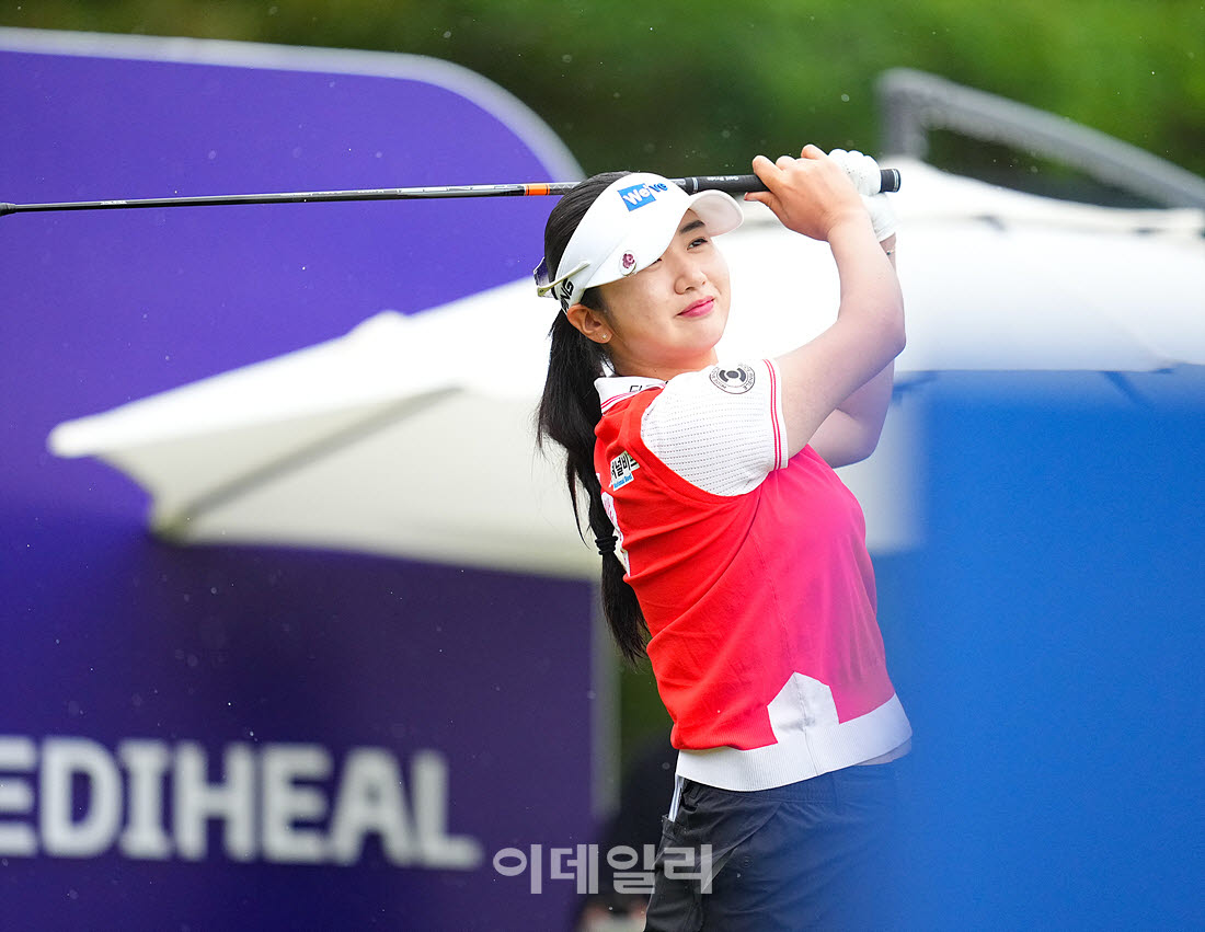 [이데일리 골프IN(포천)=조원범 기자] ‘메디힐 한국일보 챔피언십’ 3라운드 1번홀에서 박혜준(두산건설 위브)이 경기를 치르고 있다.