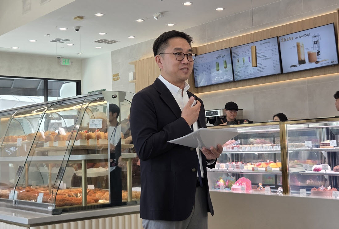 안승준 CJ푸드빌 미국법인장이 미국 캘리포니아주 라하브라 뚜레쥬르에서 북미 사업 전략을 설명하고 있다. (사진=한전진 기자)