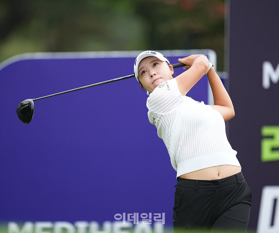[이데일리 골프IN(포천)=조원범 기자] ‘메디힐 한국일보 챔피언십’ 최종라운드 1번홀에서 문정민(동부건설)이 경기를 치르고 있다.