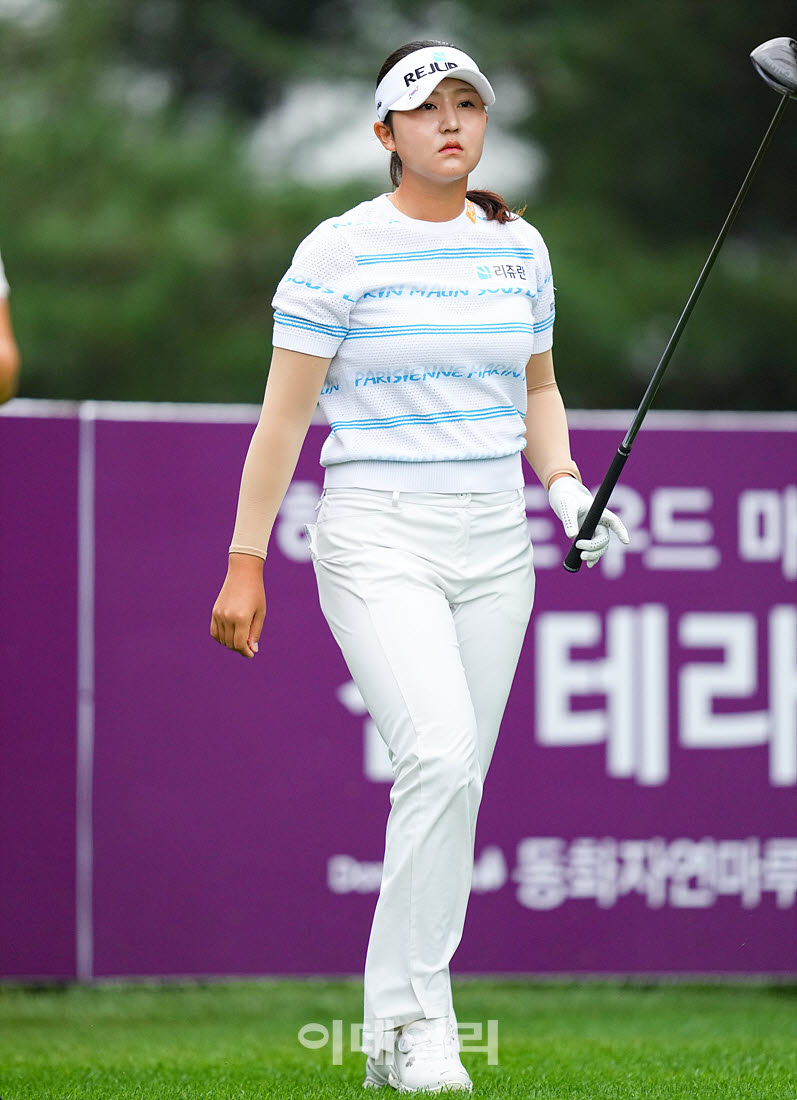 [이데일리 골프IN(포천)=조원범 기자] ‘메디힐 한국일보 챔피언십’ 최종라운드 2번홀에서 윤수아(리쥬란)가 경기를 치르고 있다.